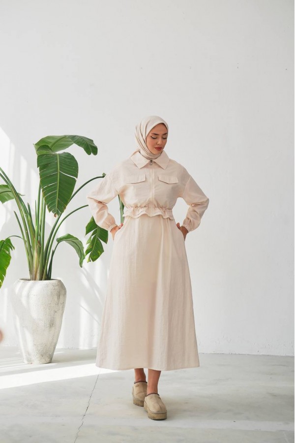 İKİLİ TAKİM : FERMUARLI CROP  CEKETLİ VE KOLSUZ UZUN  ELBİSE- PARAŞÜT KUMAŞ BEJ